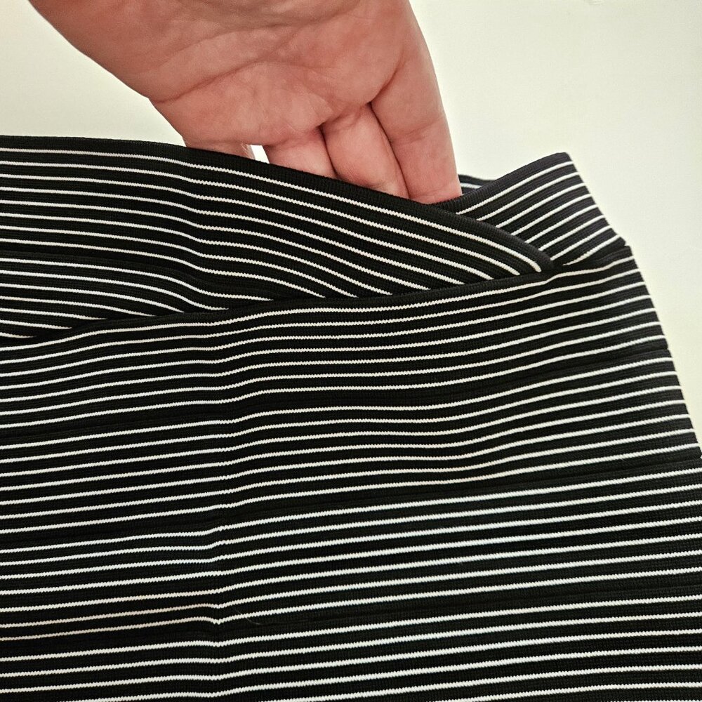 🦓BCBGMaxAzria Asymmetrical Black & White Stripe Bandage Mini Skirt - Picture 4 of 7